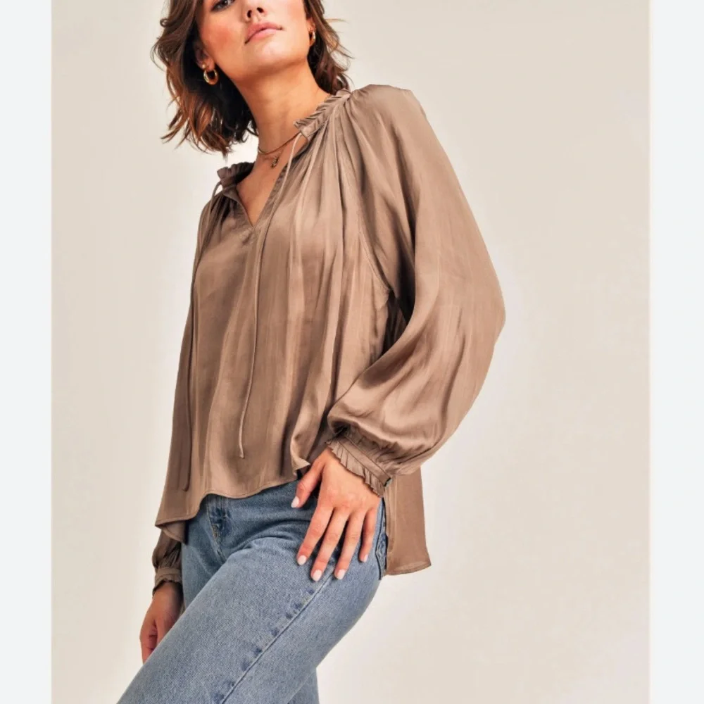 Carmen Marc Valvo Blush Peasant V-neck Blouse size small - Picture 9 of 10